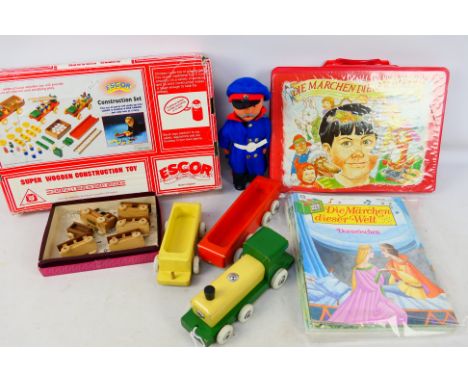 Escor - Loquai - Others - A mixed lot that includes some vintage wooden toys, a German Folklore doll with some children's mag