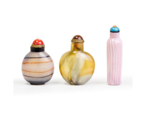 Three Chinese glass snuff bottlesQing dynasty, 19th centuryComprising: two bottles imitating agate, 6.5cm and 5.7cm high with