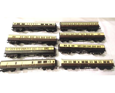 Eight unboxed OO scale coaches, chocolate/cream, including Auto coach, mostly good condition. P&amp;P Group 1 (£14+VAT for th