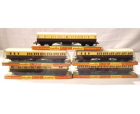 Five Grafar OO scale coaches, G.W.R chocolate/cream, in very good condition, four boxed and one part boxed. P&amp;P Group 1 (