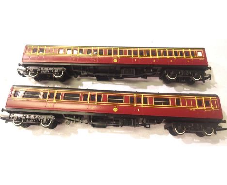 Two OO scale Triang L.M.S coaches, in very good condition and unboxed. P&amp;P Group 1 (£14+VAT for the first lot and £1+VAT 