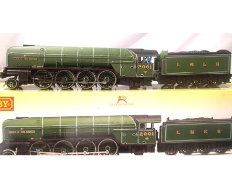 Hornby R3207 Cock O The North, LNER Green 2001. In very good condition, detail fitted box has wear. P&amp;P Group 1 (£14+VAT 