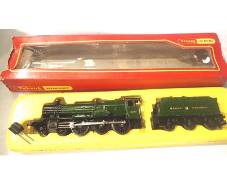 Triang Hornby Albert Hall, GWR Green, over varnished. Requires attention, spares or refurbishment, box is poor. P&amp;P Group