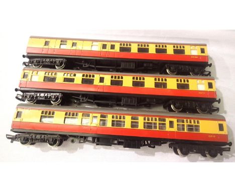 Three OO scale Hornby BR coaches, in very good condition, unboxed. P&amp;P Group 1 (£14+VAT for the first lot and £1+VAT for 