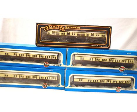 Four Airfix Suburban B coaches and a Mainline Auto coach, all G.W.R Chocolate/cream, very good condition, boxes with wear. P&