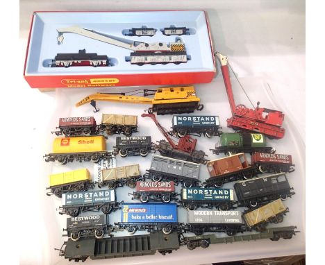 Selection of twenty five OO scale wagons, various makes and types, some are re-painted. Mostly good condition, unboxed. P&amp