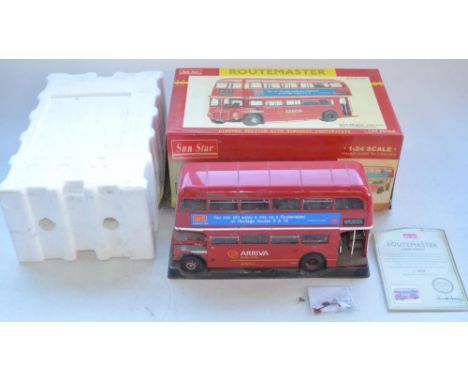 Sun Star 1/24 scale diecast London Transport Routemaster highly detailed bus model with engine etc, Ltd.ed 552/189898 with Co