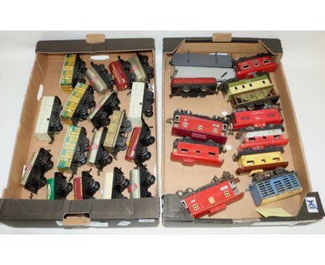 Hornby tin plate 0 gauge rolling stock incl. tanker wagons, refrigerator wagons and other 0 gauge rolling stock by Marx (2 bo