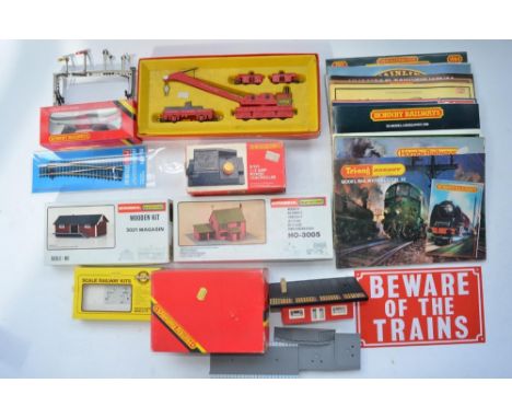 Collection of Hornby/Hornby Tri-ang catalogues, Hornby R739 75 Ton Breakdown Crane and R127 Operating Crane Truck, R921 1/3 A