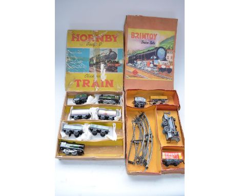 Collection of clockwork tinplate and metal vintage O gauge train models to include Hornby Passenger set 21 box with 2x 0-4-0 