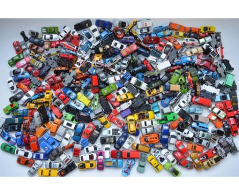 Large collection of unboxed small scale diecast vehicles from Hotwheels, Maisto, Majorette, Welly etc. Qty, A/F 