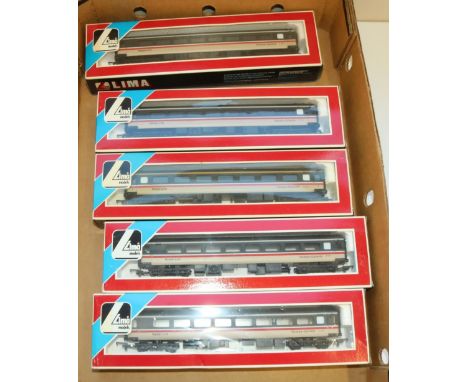 Rake of Fife Lima OO gauge Rail Air Link Victoria -Gatwick coaches, BR mark 2D coaches 