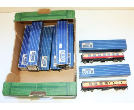 Eight Hornby Dublo OO gauge BR brake/3rd 32018, BR First/Third corridor coach, 6 others in matching livery 