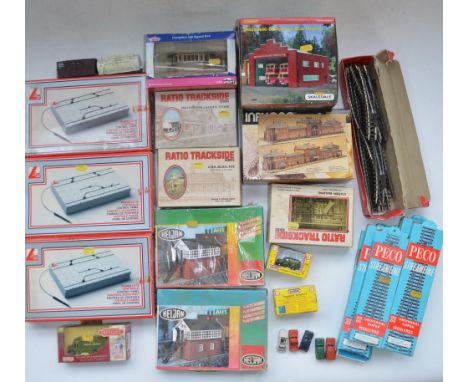Collection of OO/HO gauge model railway accessories and diorama accessories including buildings, (mix of plastic and wooden k