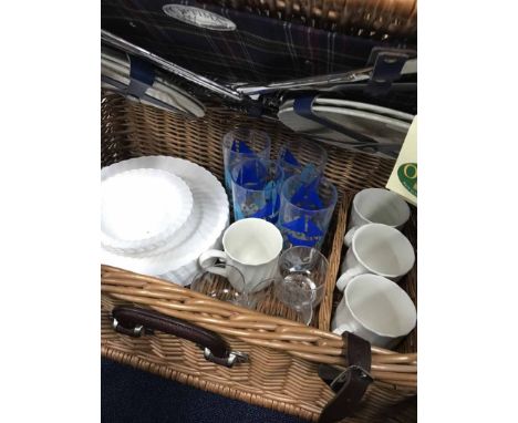 MODERN OPTIMA PICNIC HAMPER FITTED WITH GLASS AND CROCKERY