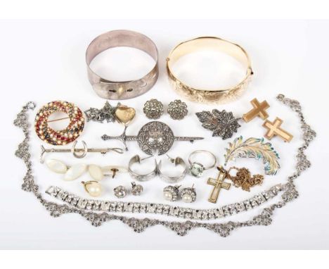 A small group of jewellery, including a silver Celtic sword and shield kilt pin/brooch, detailed ‘Silver’, probably Scottish,