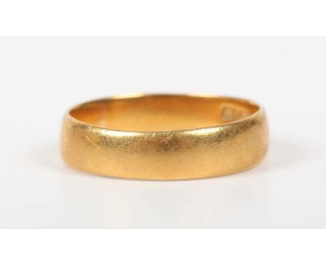 A 22ct gold wedding ring, London 1920, weight 3.5g, ring size approx M.