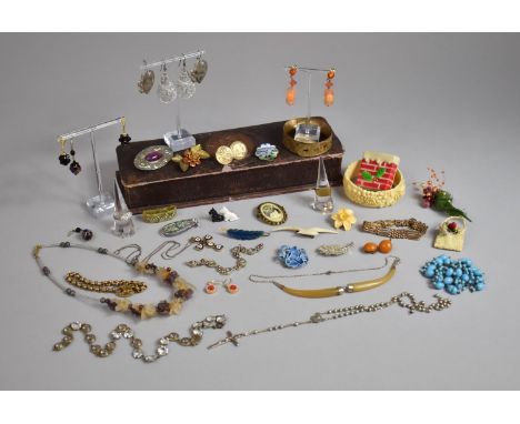 A Collection of Nice Quality Vintage Jewellery to include Micro Mosaic Bracelet, Ivy and Rose Brooch, Celluloid Bangle and Sc