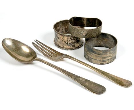 THREE SILVER NAPKIN RINGS, A FORK AND TEASPOON, VICTORIAN AND LATER, 4OZS 5DWTS (5)++TARNISHED