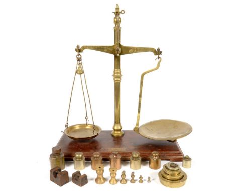 A VICTORIAN BRASS WEIGHING SCALE AND MISCELLANEOUS WEIGHTS 