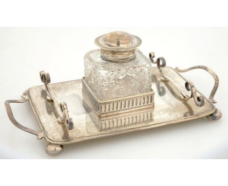 A VICTORIAN SILVER CAPPED GLASS INKWELL AND SILVER STAND, 18.5 CM W, BIRMINGHAM 1899, 6OZS 5DWTS WEIGHABLE++TARNISHED