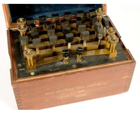 VINTAGE ELECTRICAL APPARATUS. A RESISTANCE METER IN MAHOGANY CASE, 25CM W, EARLY 20TH C