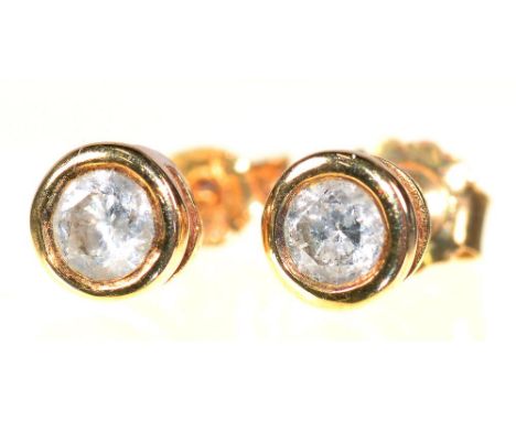 A PAIR OF DIAMOND SOLITAIRE EAR STUDS, DIAMONDS 0.25CT APPROX TOTAL, SET IN GOLD++LIGHT WEAR CONSISTENT WITH AGE 