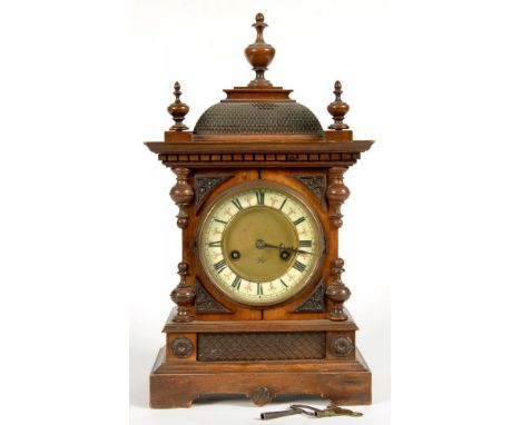 A GERMAN WALNUT CLOCK WITH ENAMEL AND BRASS DIAL, 50CM H, EARLY 20TH C