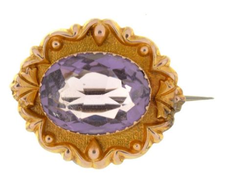AN AMETHYST BROOCH, IN GOLD MARKED 9CT, 2.5 X 2.1 CM APPROX, 4.5G++LIGHT WEAR CONSISTENT WITH AGE 