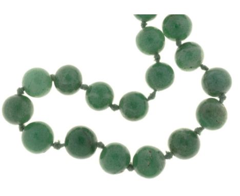 AN AVENTURINE QUARTZ BEAD NECKLACE, ROUND BEADS GRADUATED FROM 1.2 CM TO 0.6 MM, 74CM L++LIGHT WEAR CONSISTENT WITH AGE