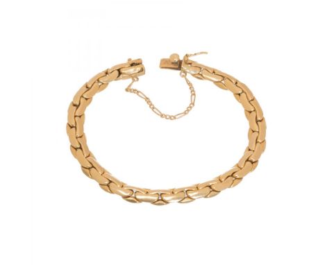 Bracelet in 18kt yellow gold. Model with articulated links in double interlaced arc. Tab clasp with push button and safety cl