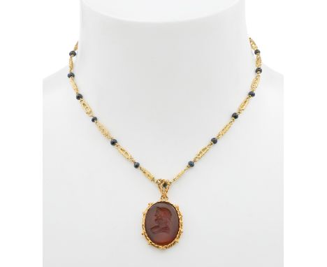 Necklace and pendant in 18kt yellow gold. Link chain in 18kt yellow gold with blue stone bead interlacing, cameo pendant in "