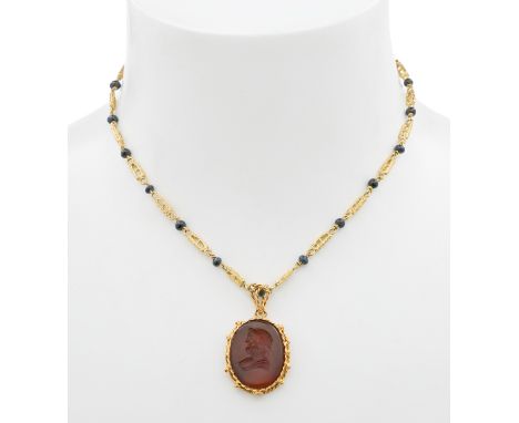 Necklace and pendant in 18kt yellow gold. Link chain in 18kt yellow gold with blue stone bead interlacing, cameo pendant in "