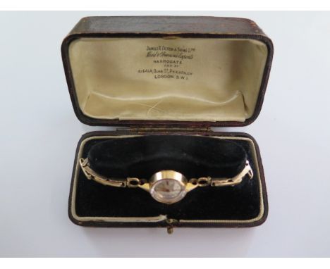 A 9ct yellow gold manual wind Tissot ladies wristwatch on a sprung 9ct strap - total weight approx 13.5 grams - 16mm case - r
