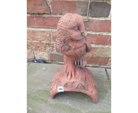 A barn owl roof ridge tile finial on a half round base - Length 18cm x Width 22cm x Height 45cm 