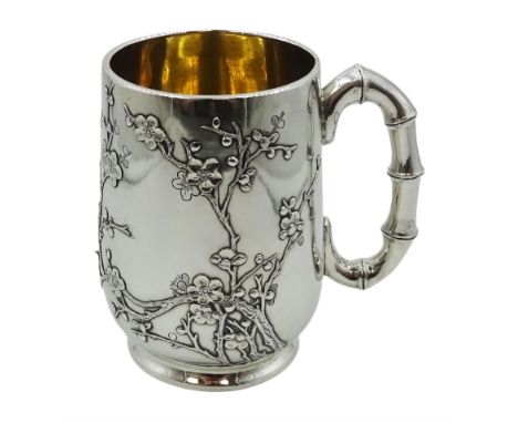 Late 19th/early 20th century Chinese export silver mug, by Wang Hing of Hong Kong, of slightly bellied form upon a circular f