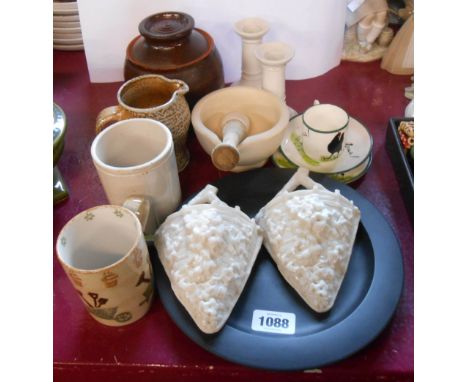 A small quantity of ceramic items including Wedgwood black basalt plate, pair of Robinson &amp; Leadbetter wall pockets, Hamm