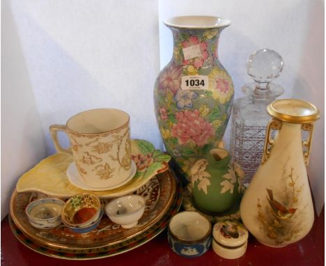 A quantity of ceramic and glass items including Grainger Worcester vase with hand painted bird decoration (a/f), Carltonware 