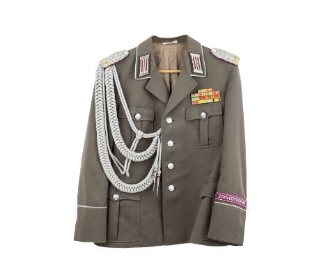 Uniformen - Dienstjacke der Nationalen Volksarmee der DDR eines Oberstleutnants, Armbinde Zivilverteidigung, mehrere Bandschn
