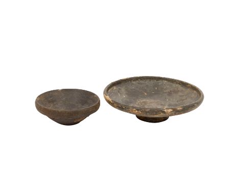 Antike Keramik, Italien - Konvolut aus 1 x kleinen konischen Schälchen mit Rand aus dunklem Ton, Höhe ca 4,5cm , Durchmesser 