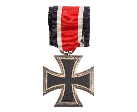 Deutsches Reich 1933-1945 - Eisernes Kreuz 1939 mit Band. Punze im Ring. Alters- und Gebrauchsspuren| Third Reich 1933-1945 -