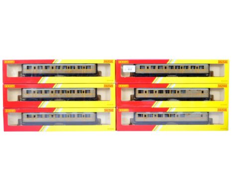 A rake of x6 original boxed Hornby 00 gauge model railway trainset locomotive coaches / carriages comprising; x4 R4332 LNER T