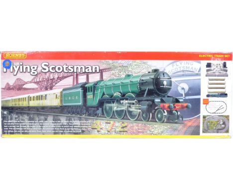 An original Hornby made 00 gauge model railway trainset locomotive boxed set No. R1039 Flying Scotsman '. The set containing 