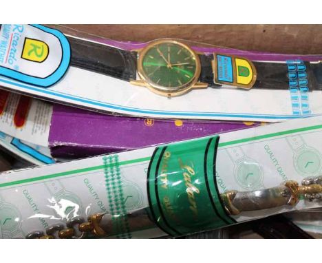 SELECTION OF VINTAGE QUARTZ AND BATTERY POWERED WATCHES