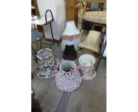 Assorted vintage light shades 