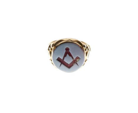 Masonic Interest - 15ct gold signet ring, the pale blue overlay glass matrix intaglio - carved with set-square and dividers, 