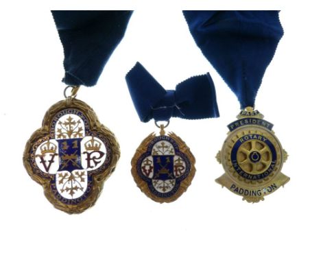 Silver gilt and enamel decorated Borough of Paddington jewel having VR cipher, the reverse engraved Mayor and Mayoress Harris