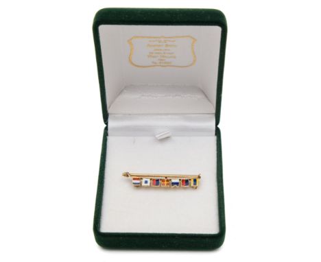 A 14ct gold  and enamel Naval pennant brooch:, in the form of a flag pole with the signal 'Dearest', 3.8cm long, 3.1g.