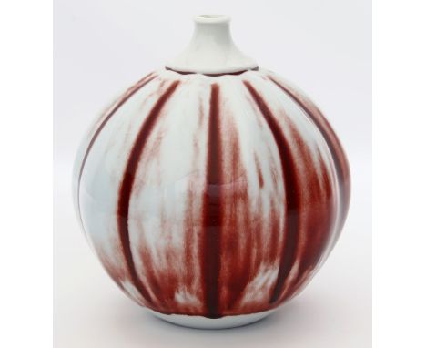 Lucke, Gerd (geb. 1943 in Baschkow) Vase "Kupferrot". Unikat aus dem Jahr 2004, die Ochsenblutglasur von Christoph Cisielski.