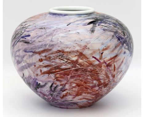 Stolpmann, Hagen Vase in Zwiebelform mit polychromer Bemalung "Otus". Unikat aus dem Jahr. 2010. Unikat-Nr. 2010/82 und Szept